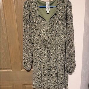 Sadie & Sage Green Floral Long Sleeve Dress